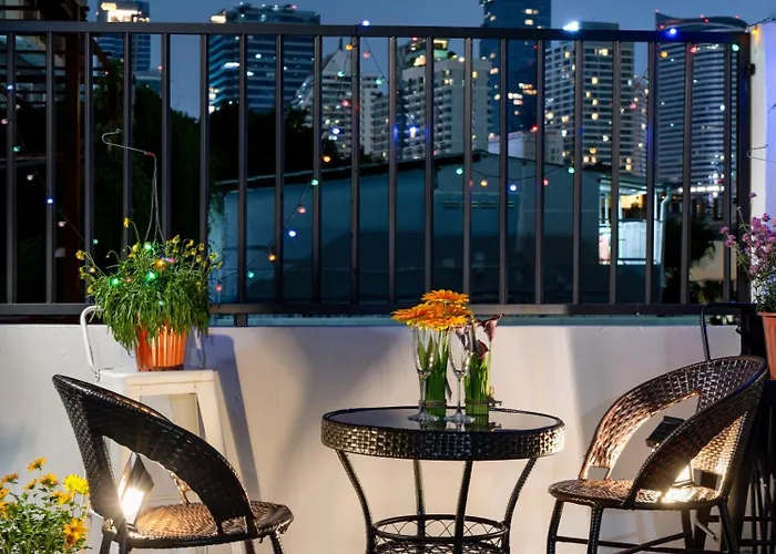 Modern 4br 2-bath House Rooftop View Sathorn 12-min Walk To Bts 別荘