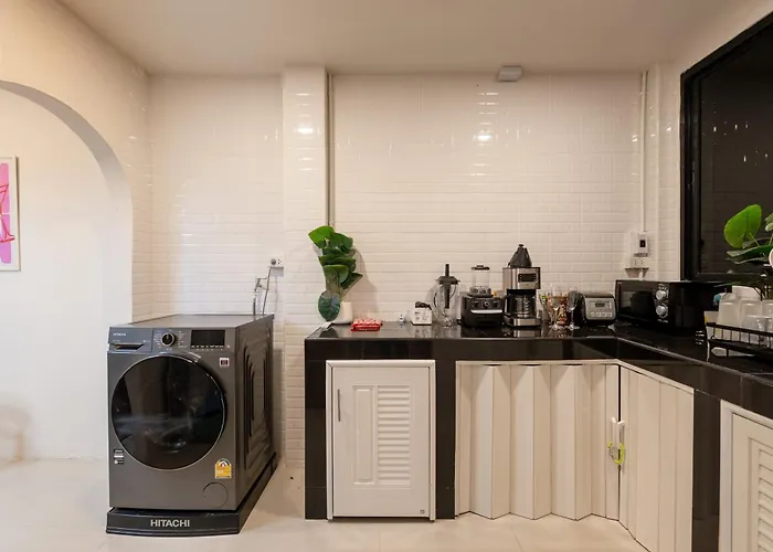 別荘 Modern 4br 2-bath House Rooftop View Sathorn 12-min Walk To Bts *