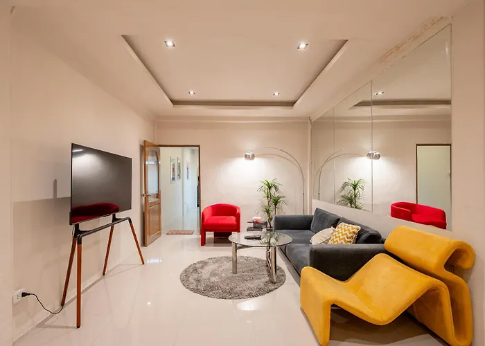 Modern 4br 2-bath House Rooftop View Sathorn 12-min Walk To Bts 別荘 バンコク都