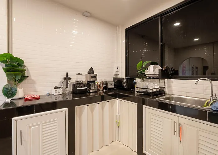 Modern 4br 2-bath House Rooftop View Sathorn 12-min Walk To Bts バンコク都