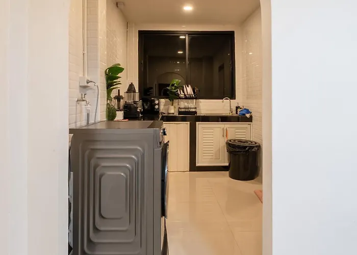 Modern 4br 2-bath House Rooftop View Sathorn 12-min Walk To Bts 別荘