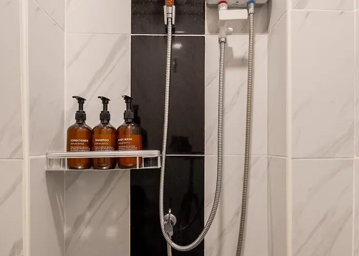 Modern 4br 2-bath House Rooftop View Sathorn 12-min Walk To Bts 別荘